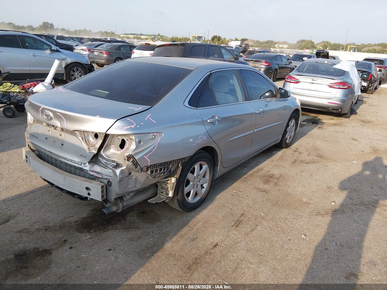 2015 TOYOTA CAMRY LE · 4/11
