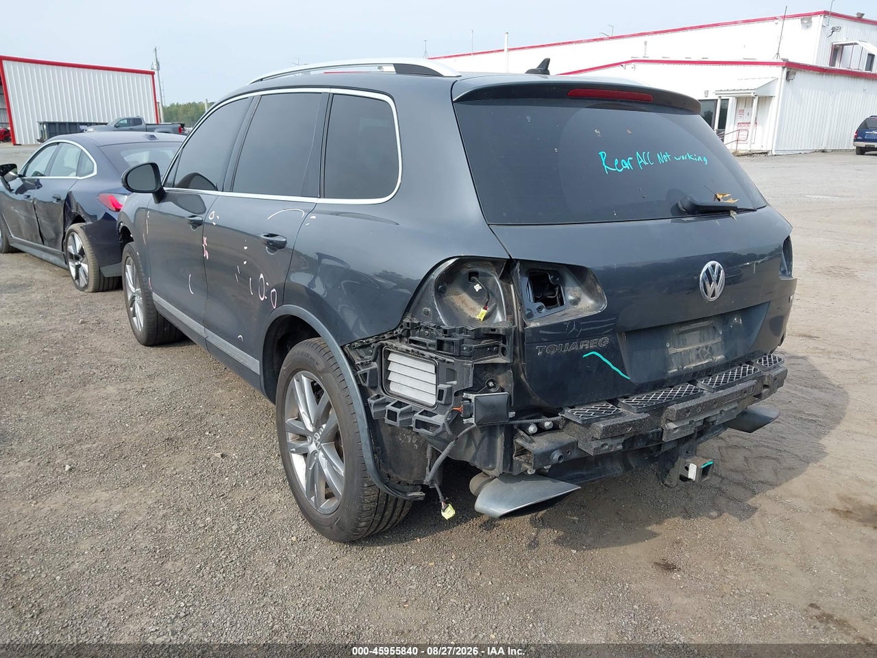 2016 VOLKSWAGEN TOUAREG VR6 LUX · 3/11