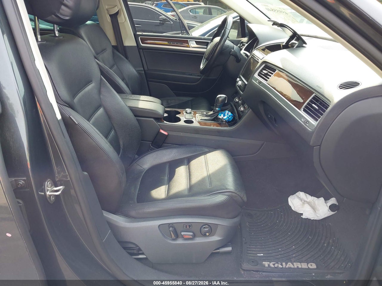 2016 VOLKSWAGEN TOUAREG VR6 LUX · 5/11