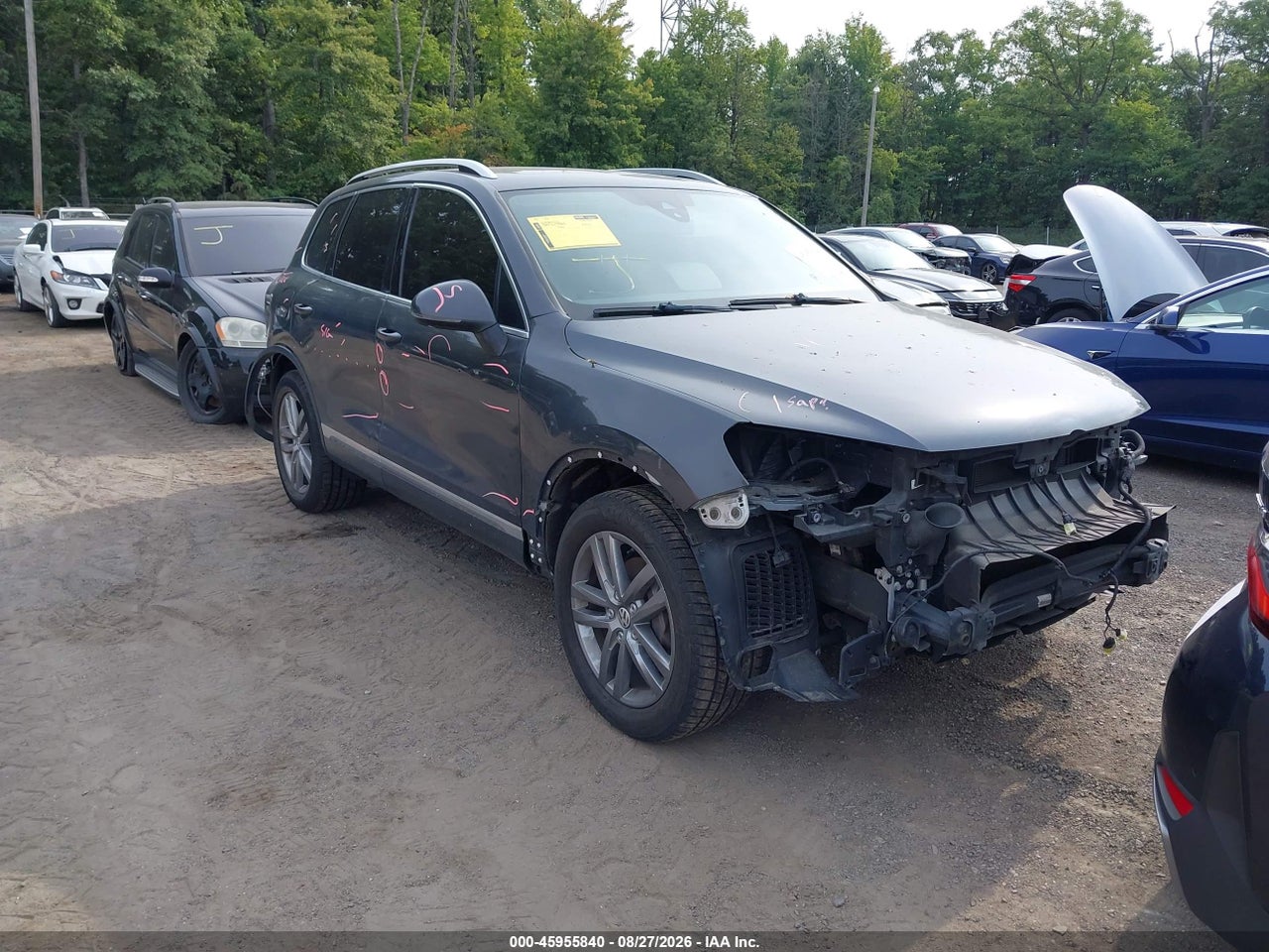 2016 VOLKSWAGEN TOUAREG VR6 LUX