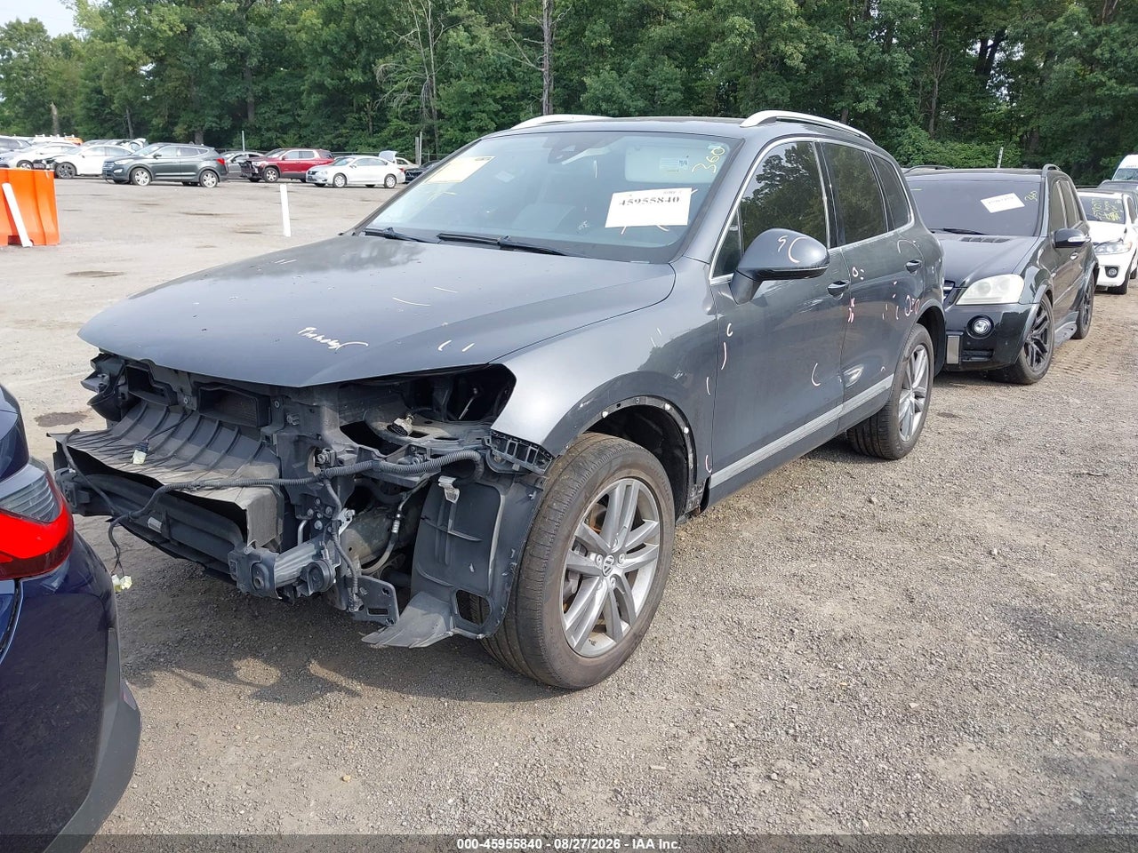 2016 VOLKSWAGEN TOUAREG VR6 LUX · 2/11