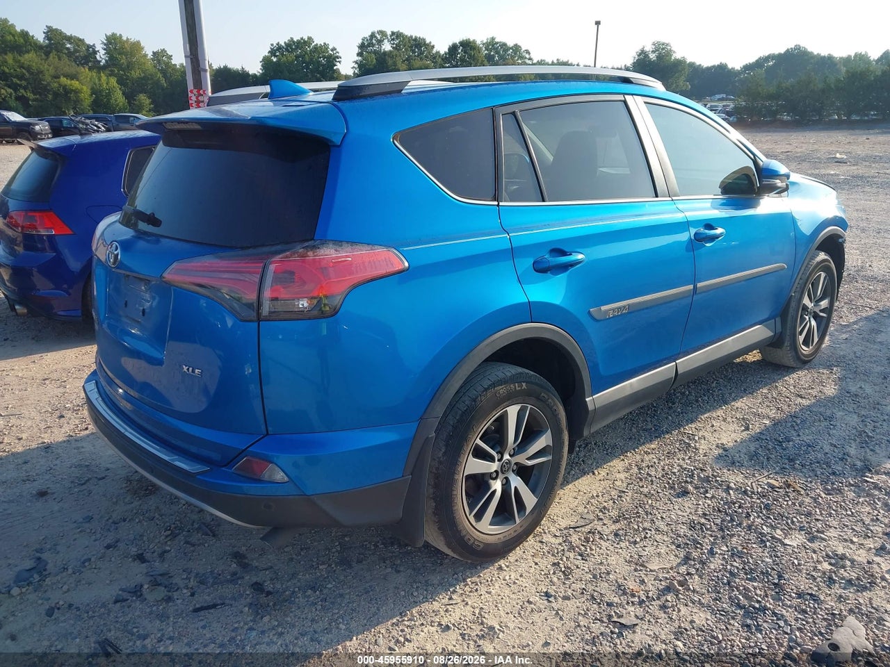 2017 TOYOTA RAV4 XLE · 4/8