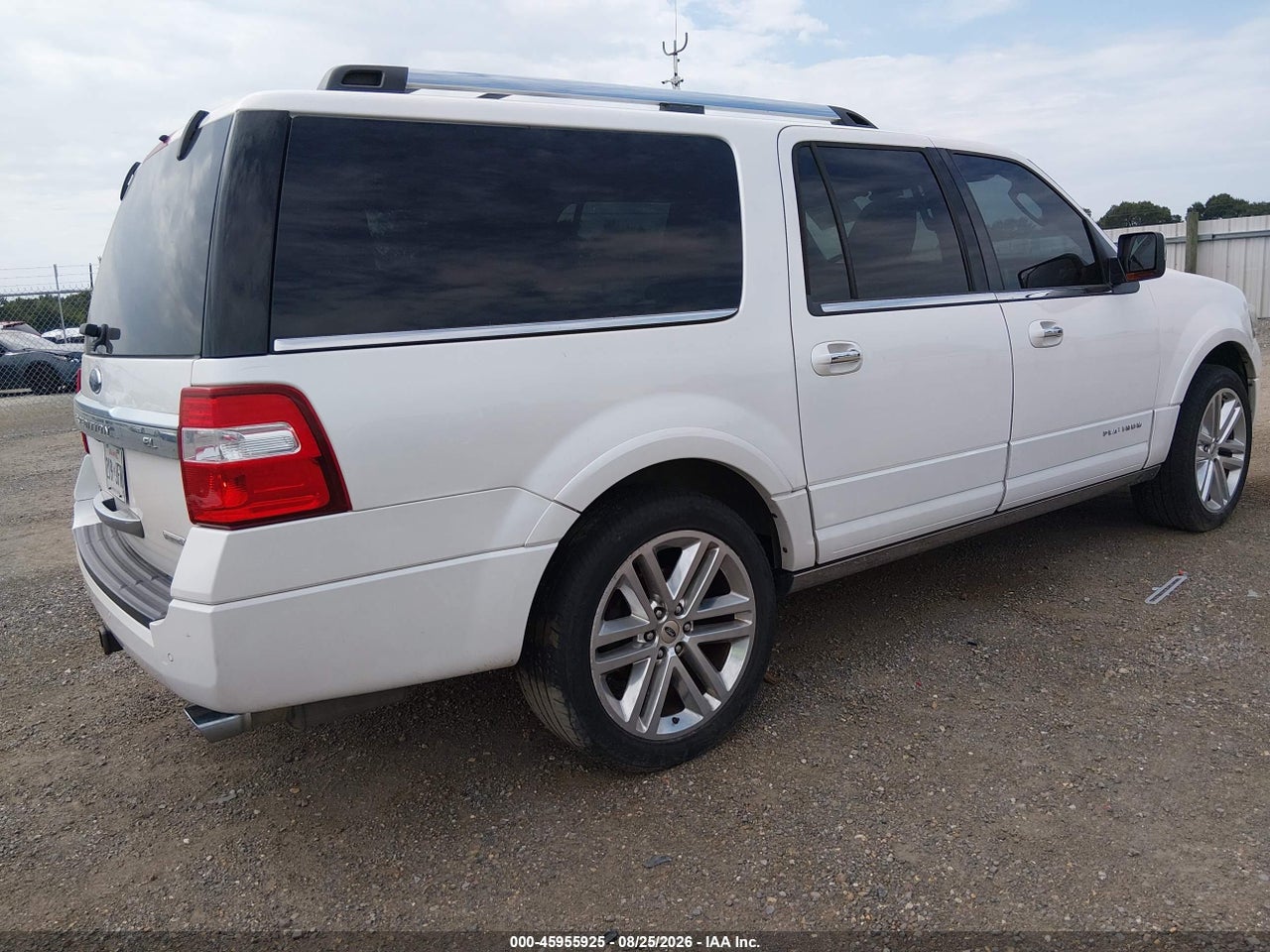 2017 FORD EXPEDITION EL PLATINUM · 4/11