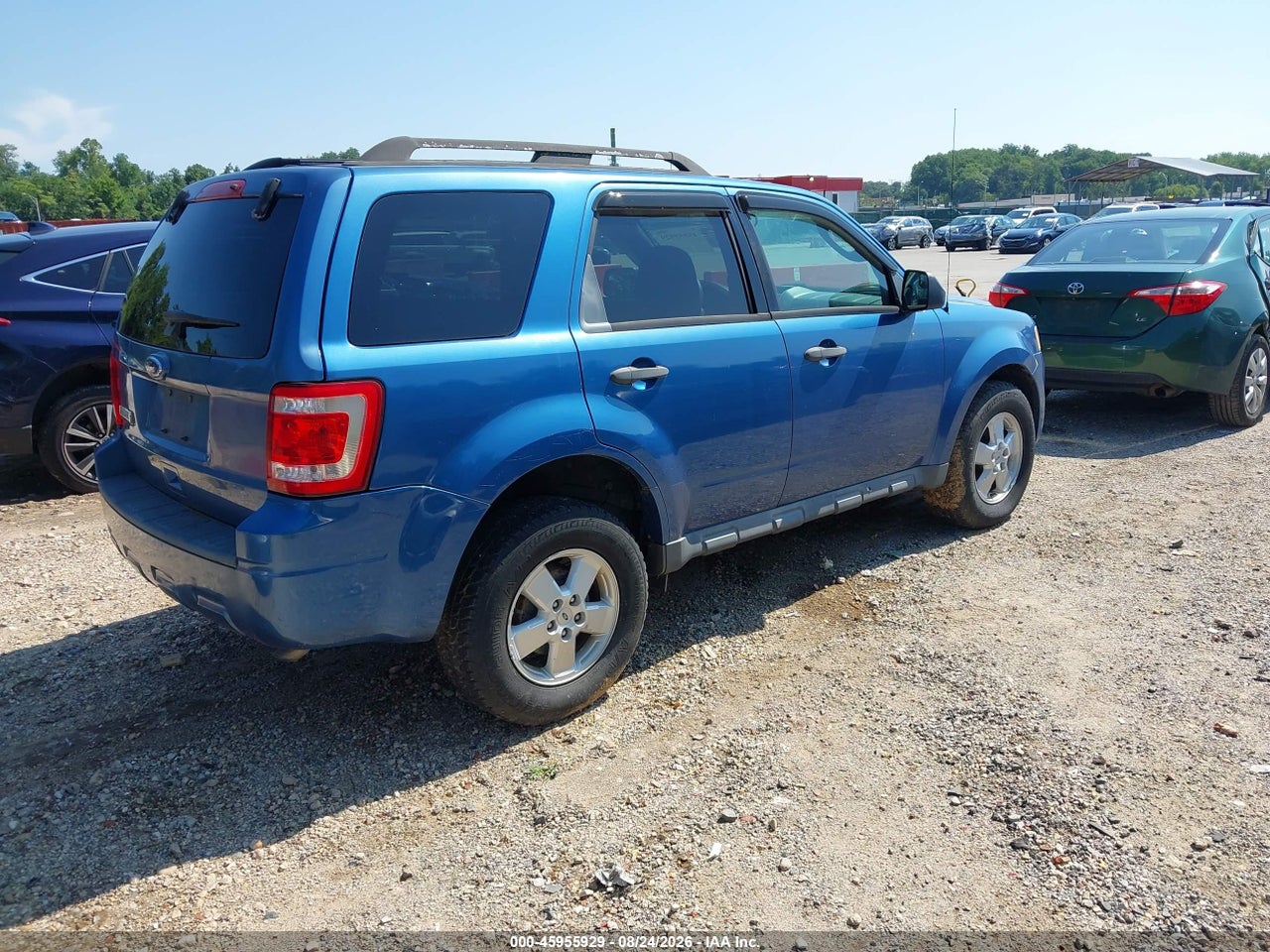 2010 FORD ESCAPE XLT · 4/11