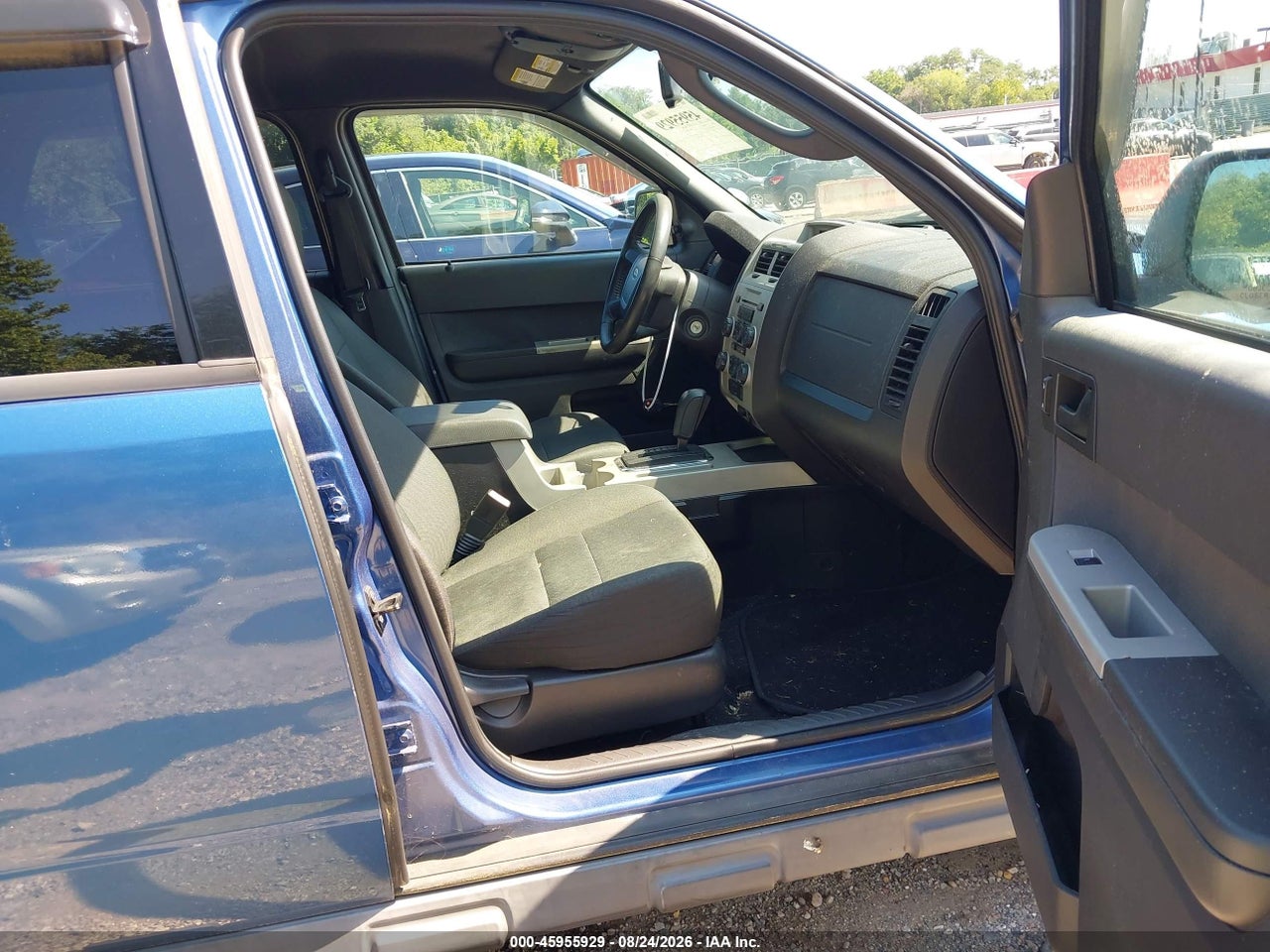 2010 FORD ESCAPE XLT · 5/11