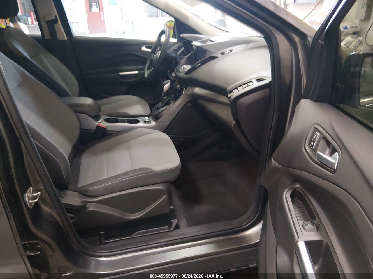 2016 FORD ESCAPE SE · 5/11