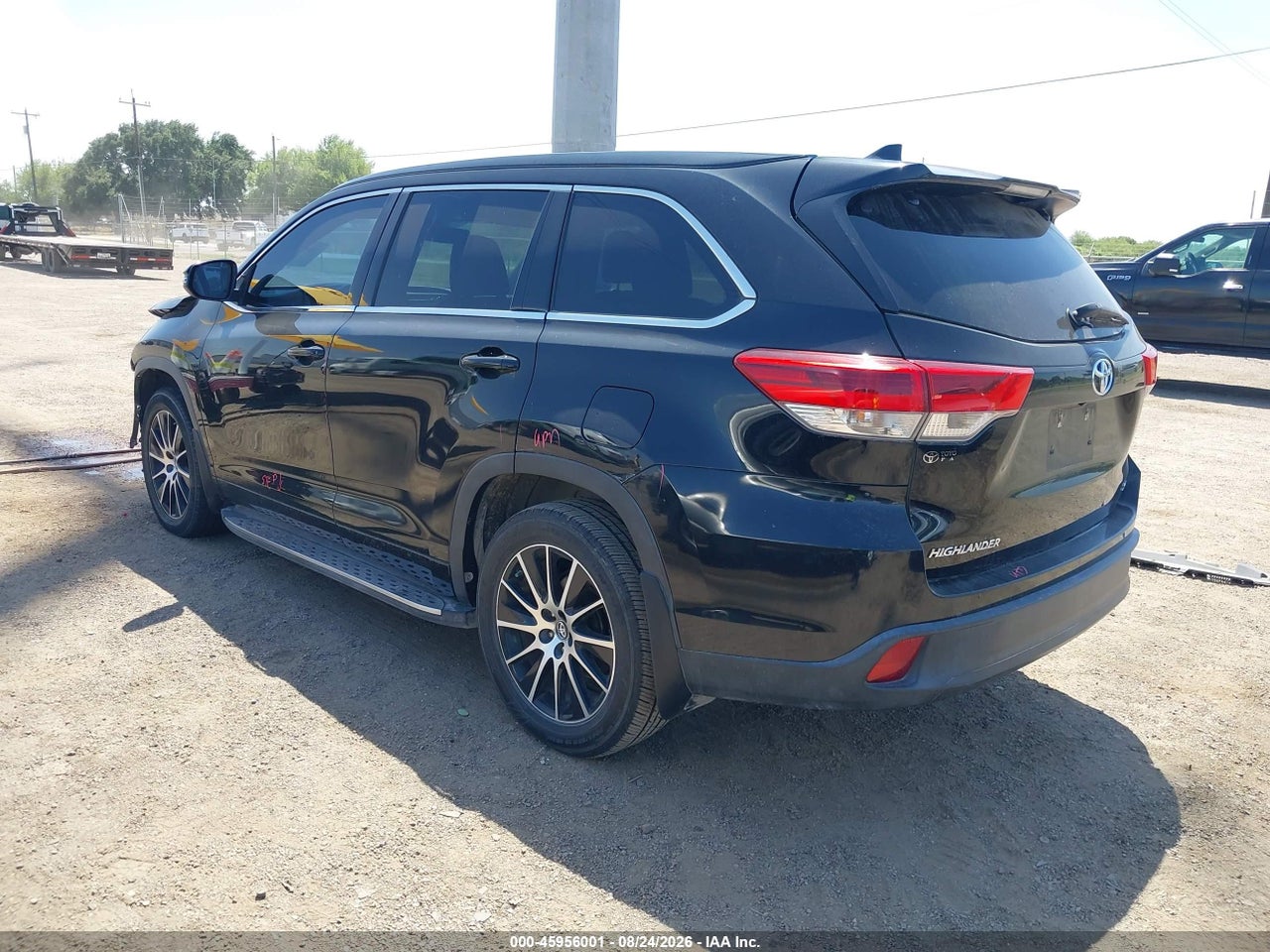 2017 TOYOTA HIGHLANDER SE · 3/11