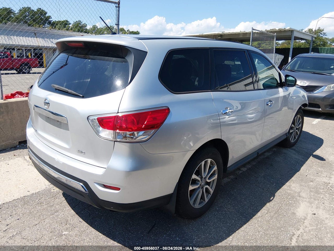 2015 NISSAN PATHFINDER S · 4/11