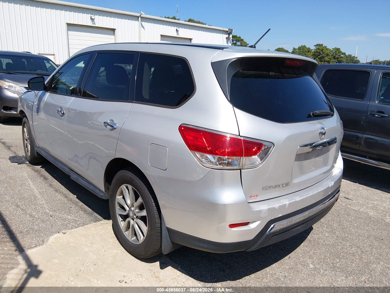 2015 NISSAN PATHFINDER S · 3/11