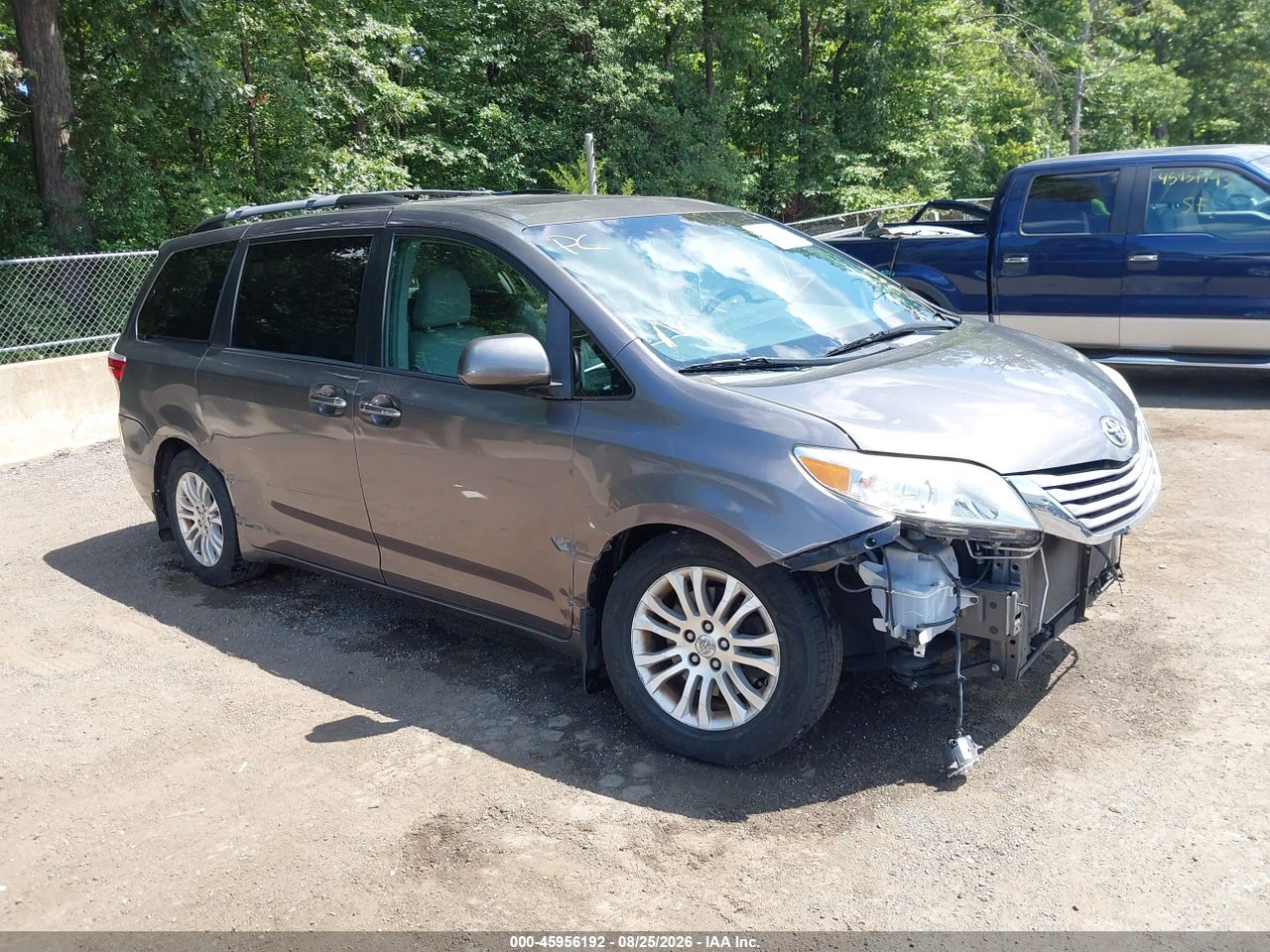 2016 TOYOTA SIENNA XLE 8 PASSENGER