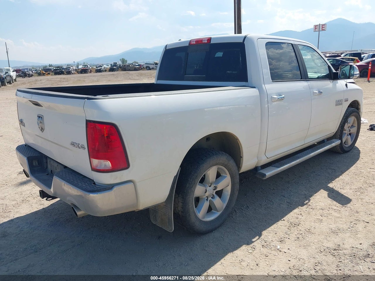2017 RAM 1500 SLT · 4/11