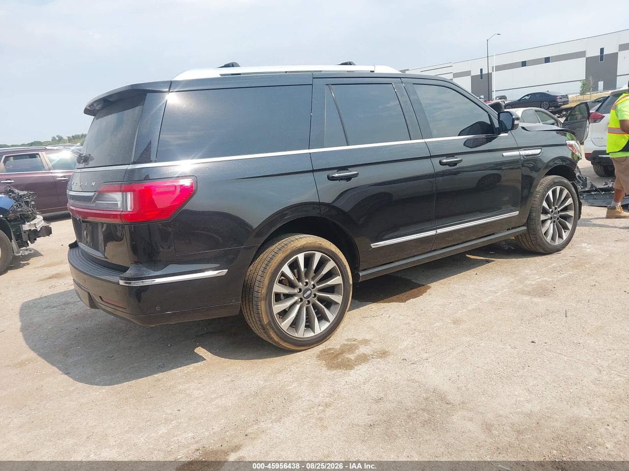 2021 LINCOLN NAVIGATOR RESERVE · 4/11