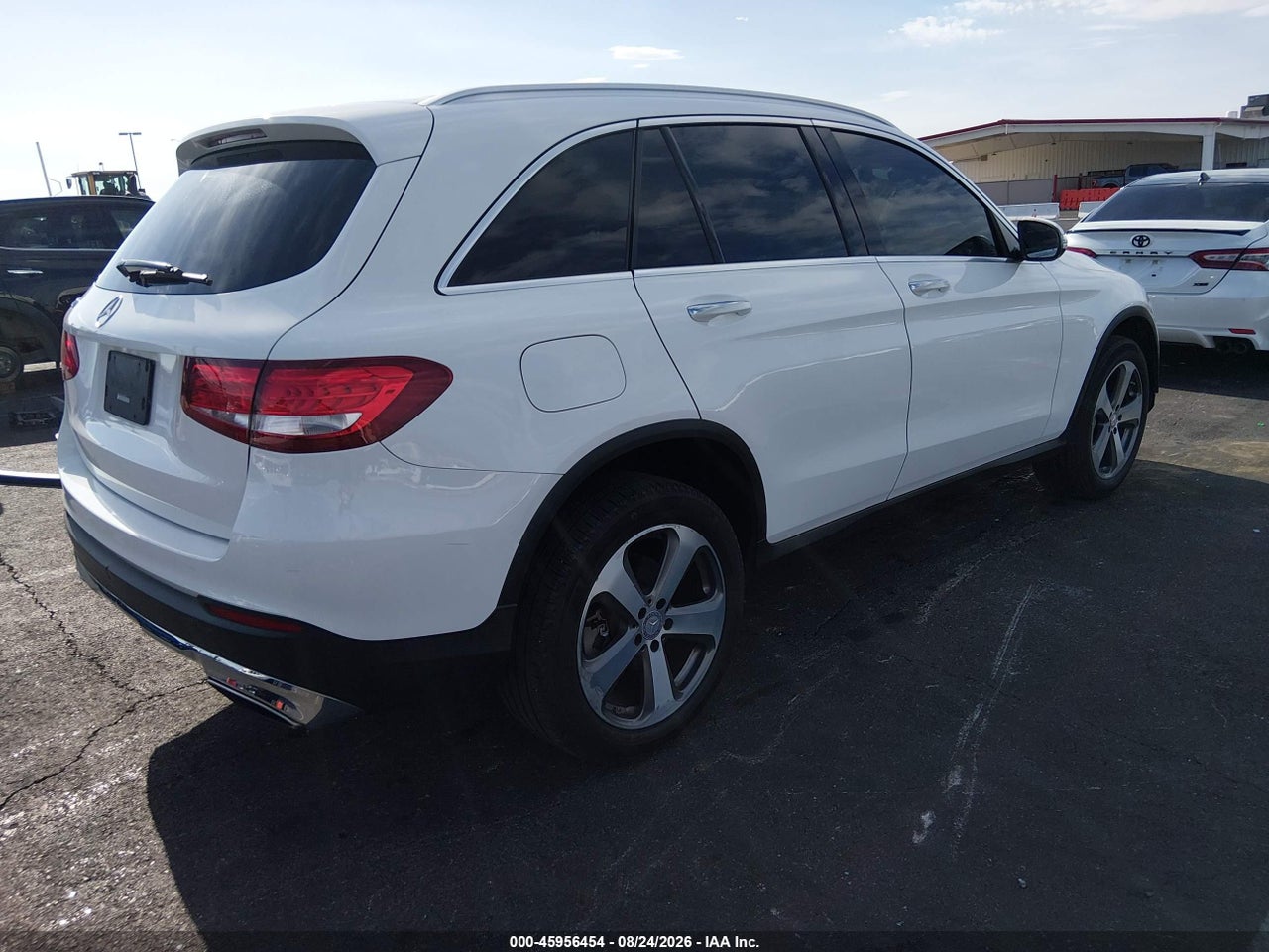 2016 MERCEDES-BENZ GLC 300 · 4/11
