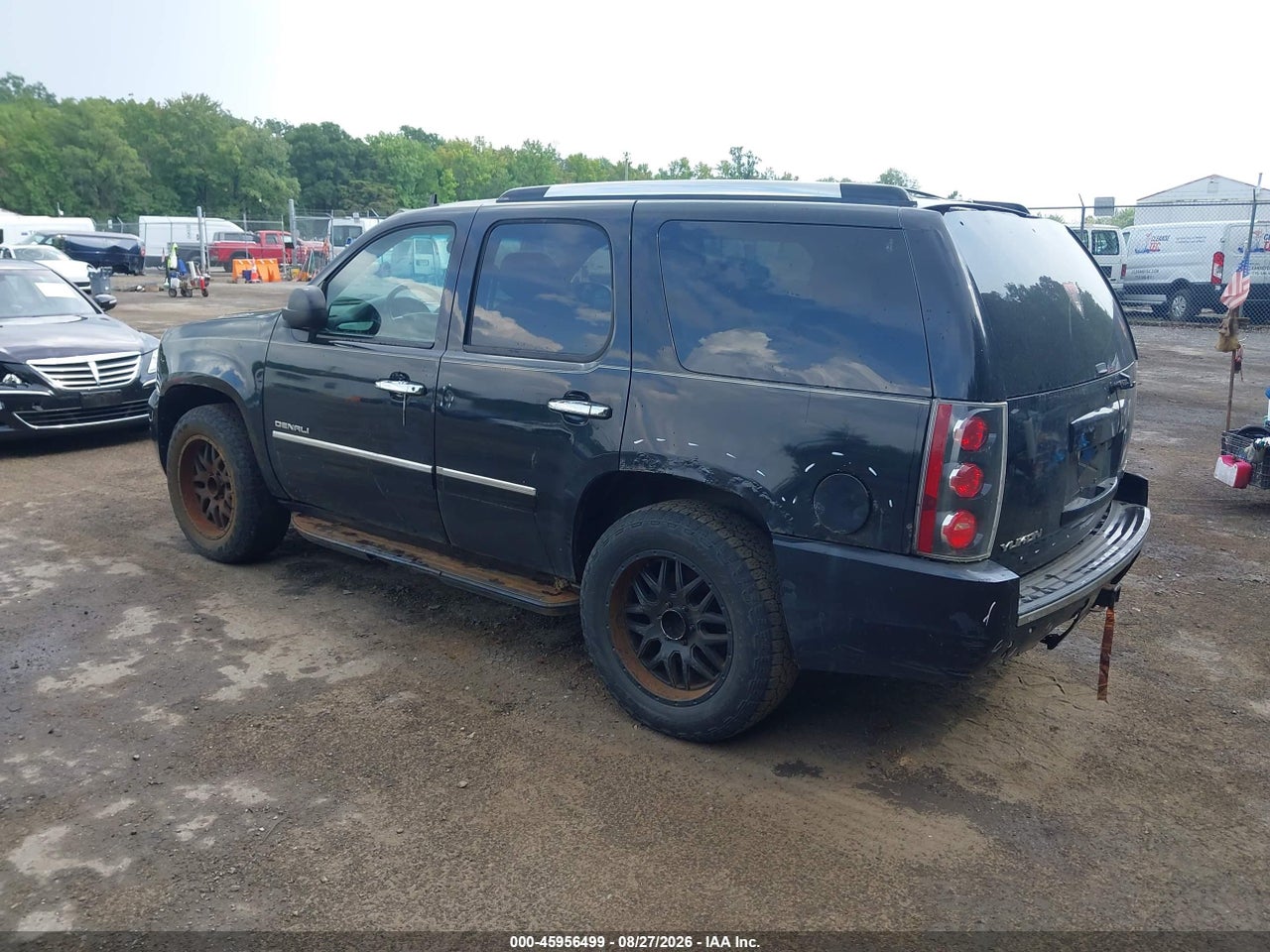 2011 GMC YUKON DENALI · 3/10