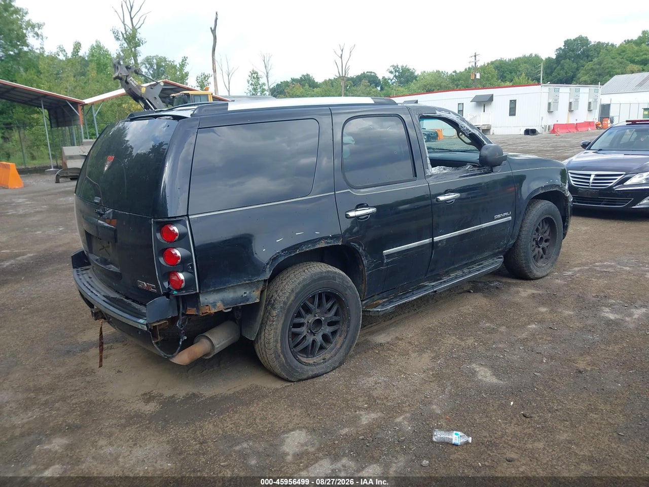 2011 GMC YUKON DENALI · 4/10
