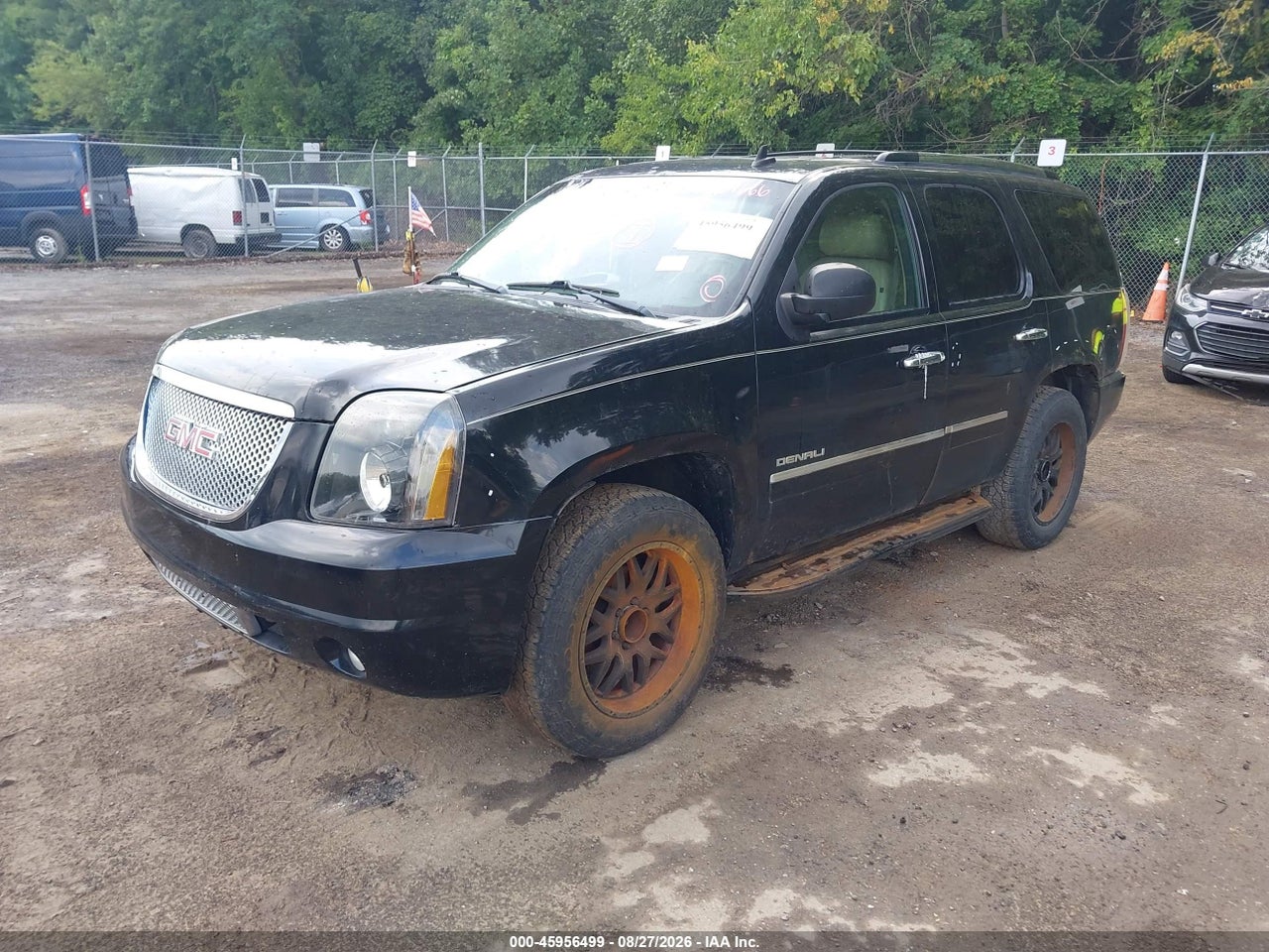 2011 GMC YUKON DENALI · 2/10