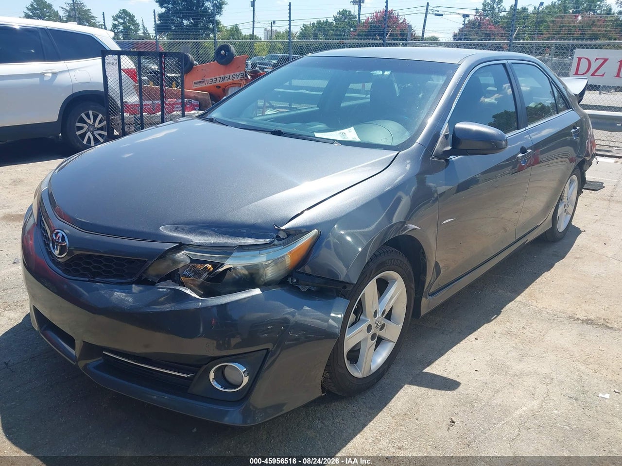 2012 TOYOTA CAMRY SE · 2/11