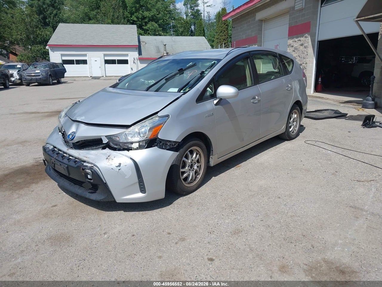 2015 TOYOTA PRIUS V TWO · 2/11