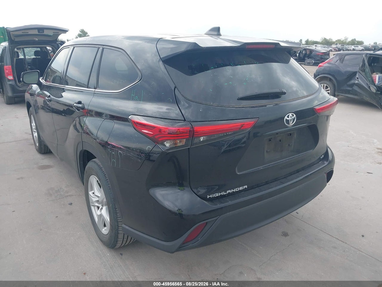 2022 TOYOTA HIGHLANDER LE · 3/11
