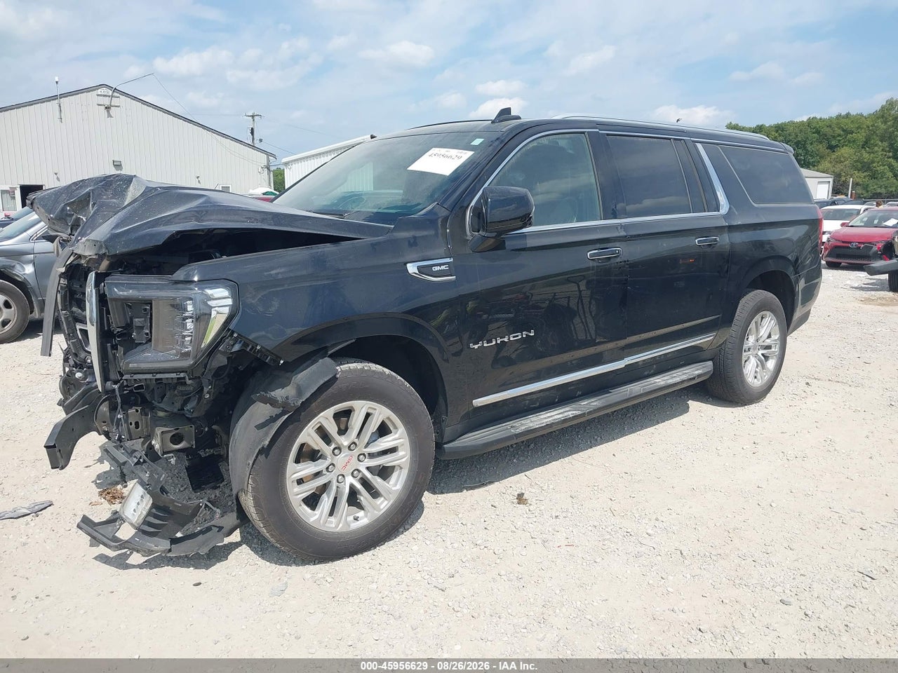 2024 GMC YUKON XL 4WD SLT · 2/11