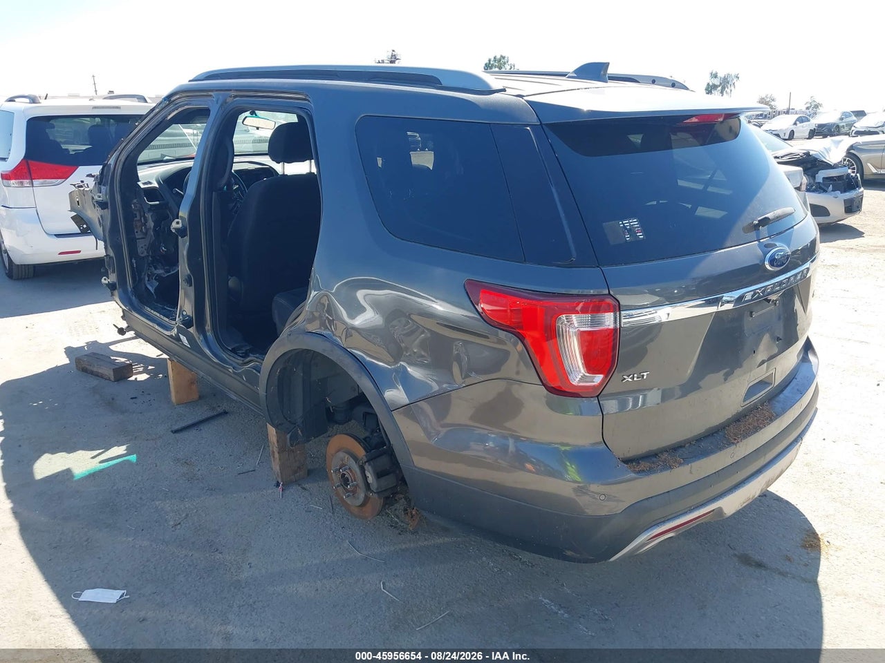 2016 FORD EXPLORER XLT · 3/10