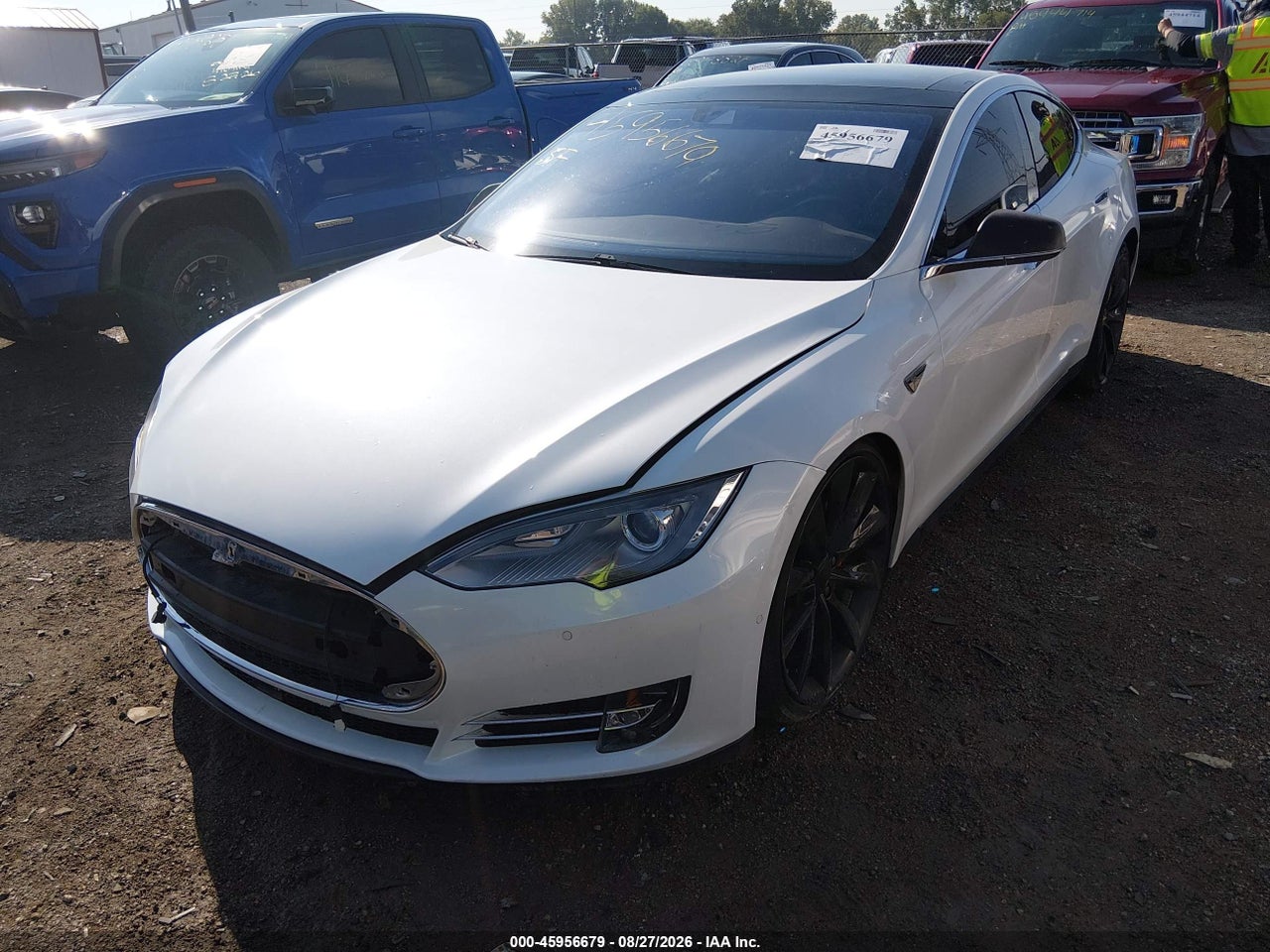 2015 TESLA MODEL S 85D/P85D · 2/10