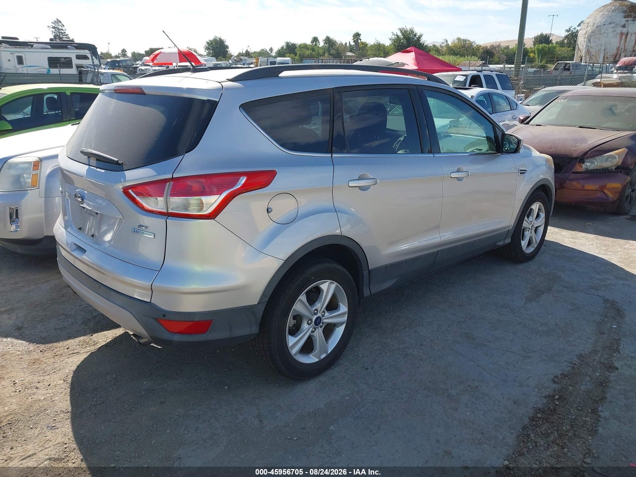 2015 FORD ESCAPE SE · 4/11