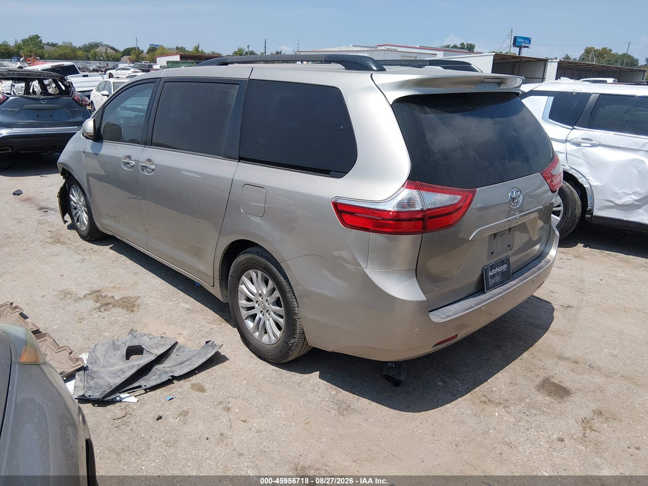 2016 TOYOTA SIENNA XLE 8 PASSENGER · 3/11