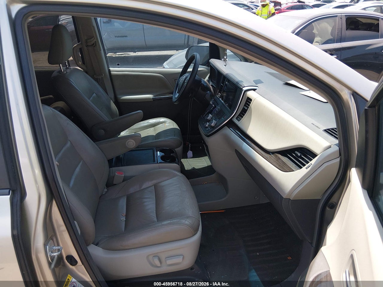 2016 TOYOTA SIENNA XLE 8 PASSENGER · 5/11