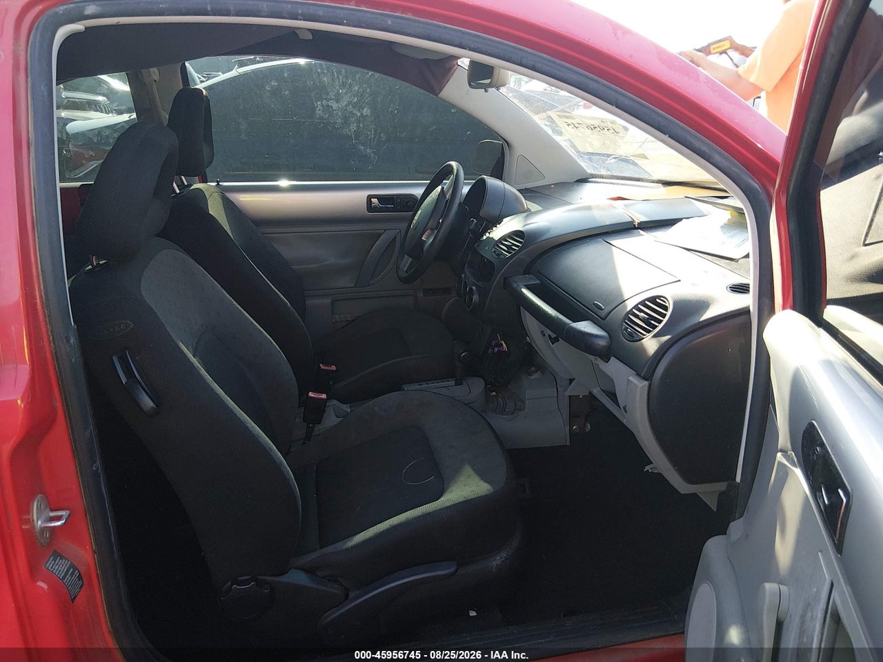 2002 VOLKSWAGEN NEW BEETLE GL · 5/11