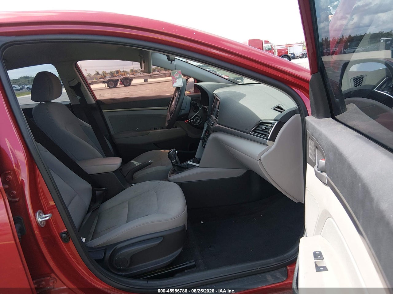 2017 HYUNDAI ELANTRA SE · 5/11