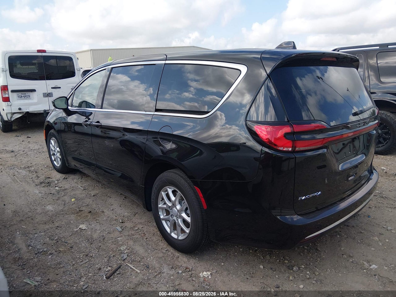 2027 CHRYSLER PACIFICA · 3/11