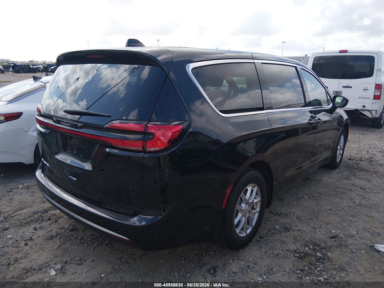 2027 CHRYSLER PACIFICA · 4/11