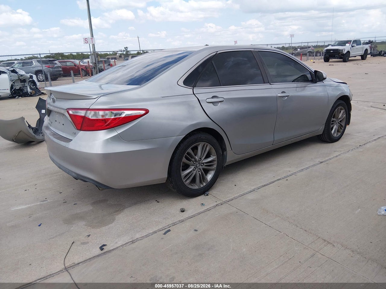 2017 TOYOTA CAMRY SE · 4/11