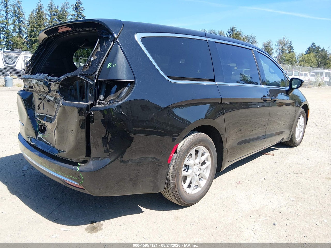 2027 CHRYSLER PACIFICA   · 4/11