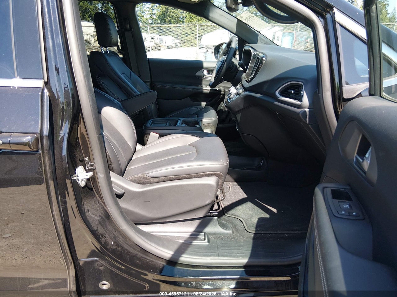 2027 CHRYSLER PACIFICA   · 5/11
