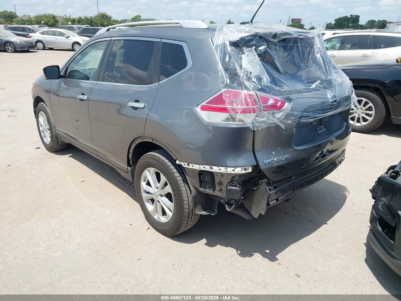 2016 NISSAN ROGUE SV · 3/11