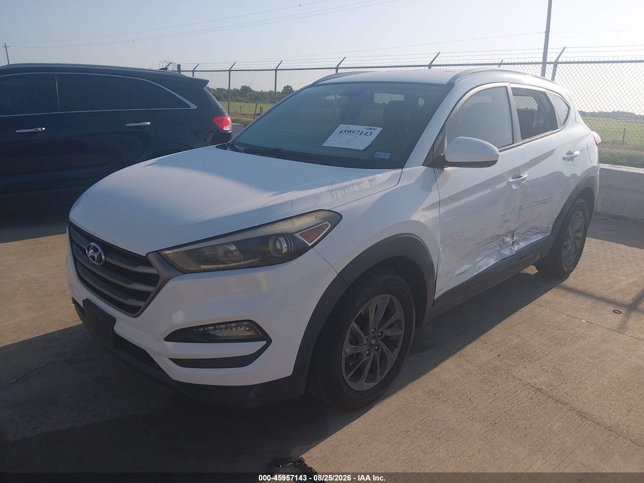 2016 HYUNDAI TUCSON SE · 2/11