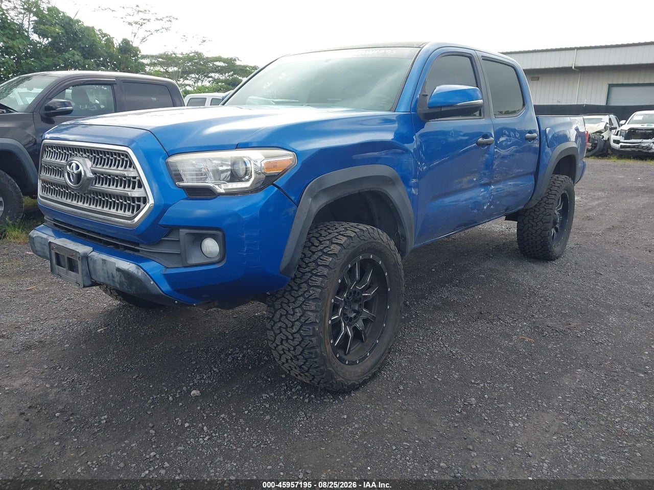 2017 TOYOTA TACOMA TRD SPORT · 2/11