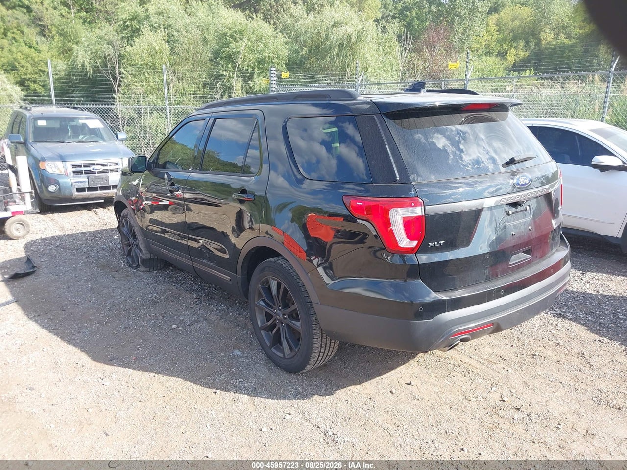 2017 FORD EXPLORER XLT · 3/11