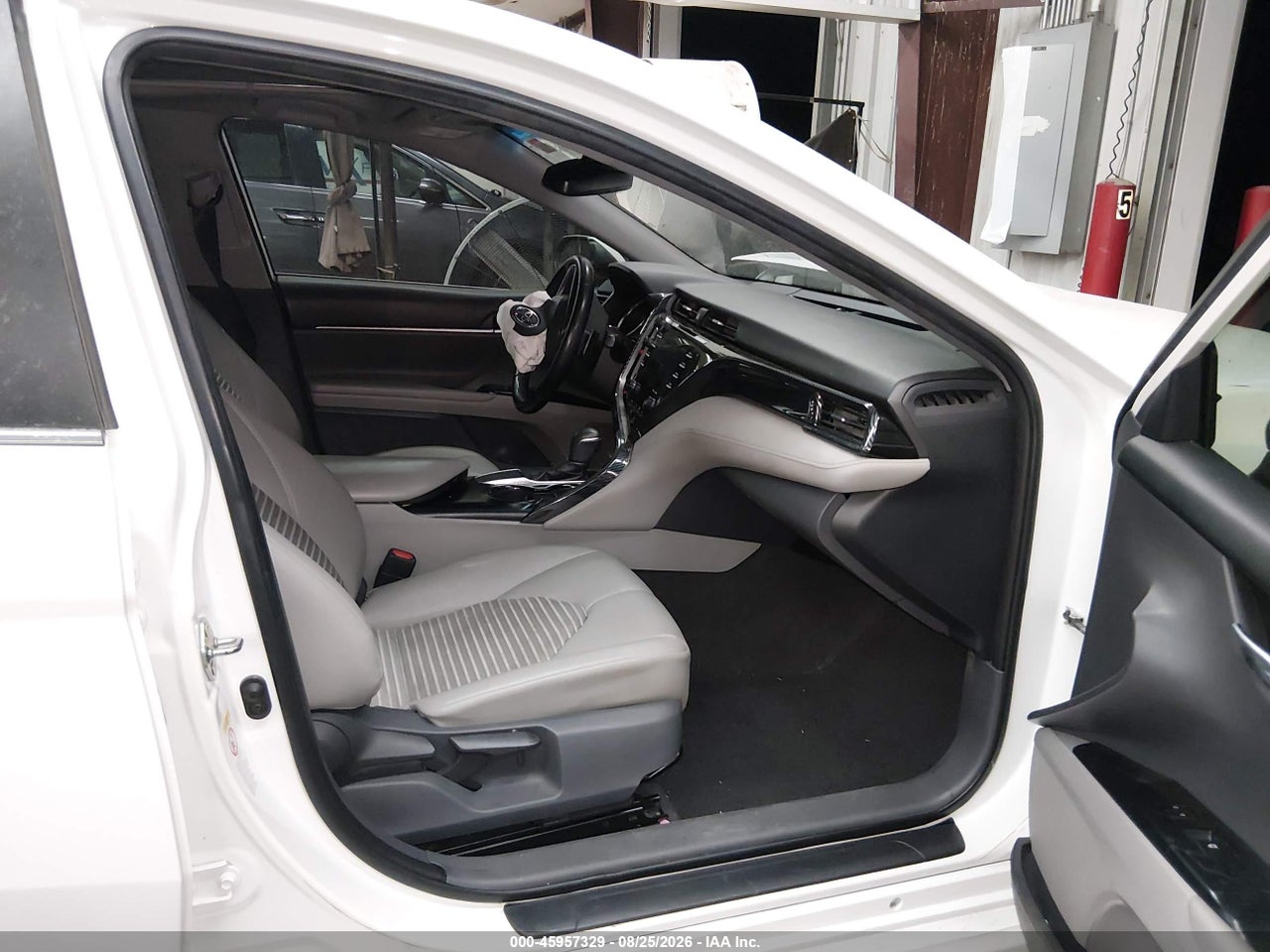 2019 TOYOTA CAMRY SE · 5/11