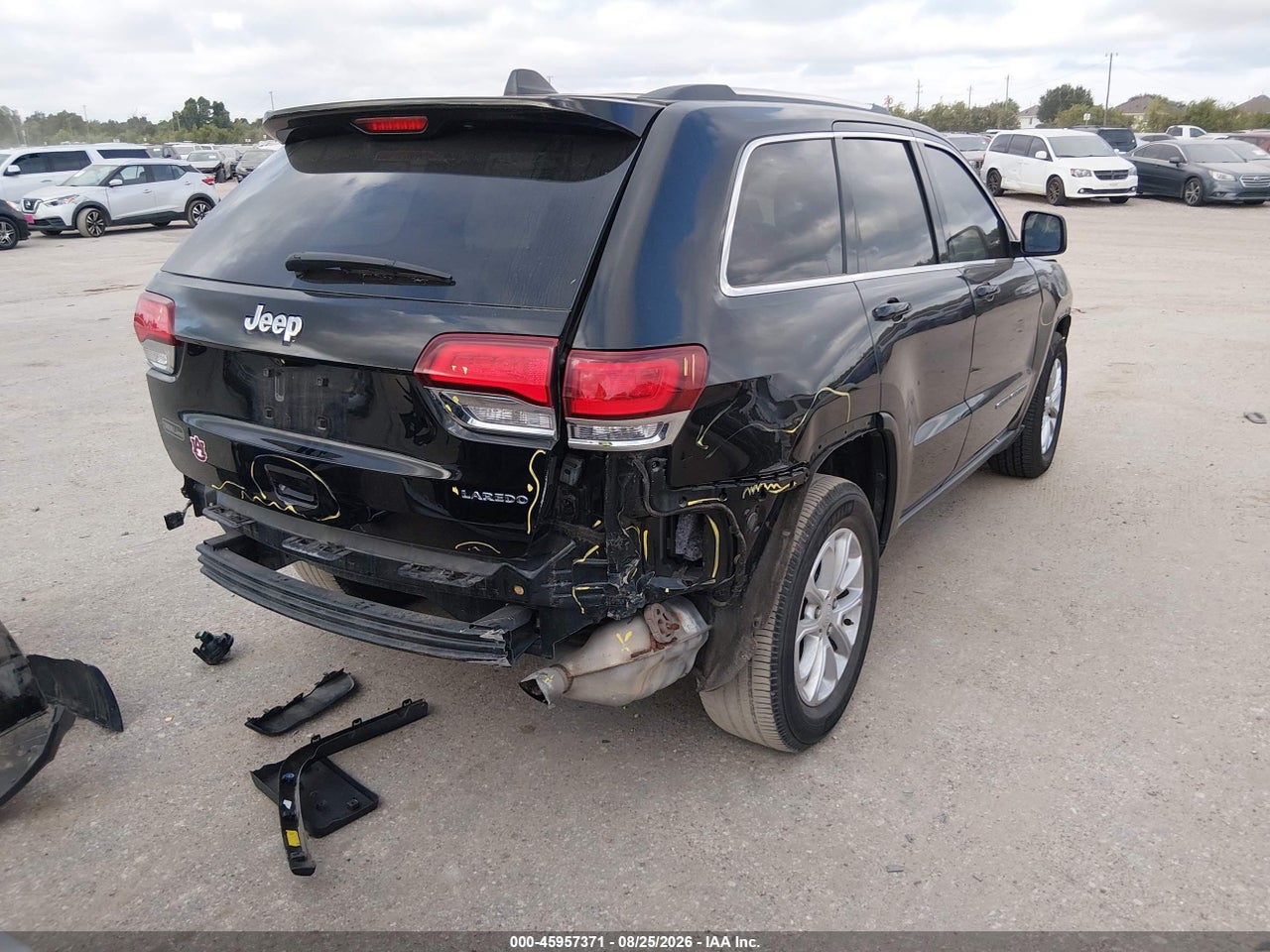 2021 JEEP GRAND CHEROKEE LAREDO X 4X2 · 4/11