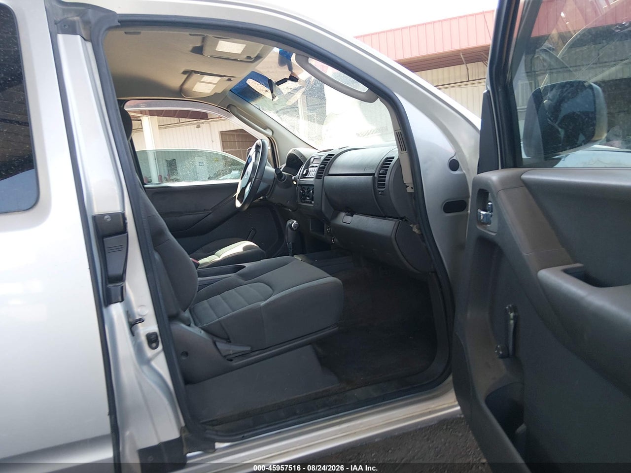 2005 NISSAN FRONTIER XE · 5/10