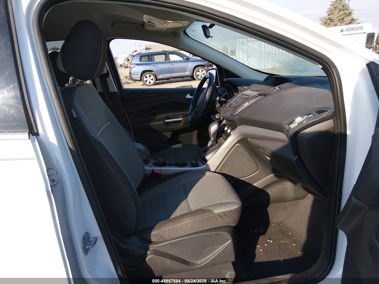 2015 FORD ESCAPE SE · 5/11