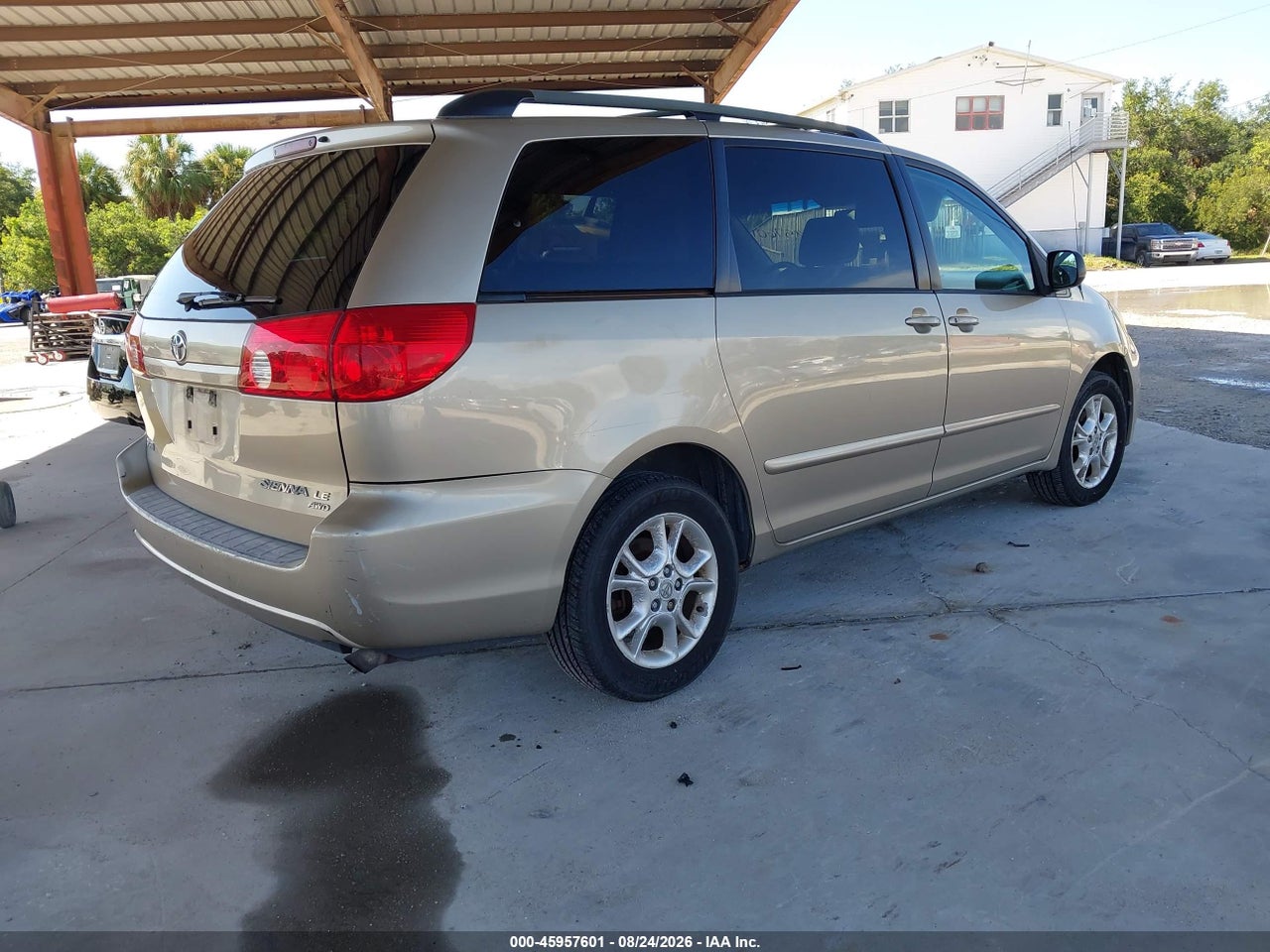 2006 TOYOTA SIENNA LE · 4/11