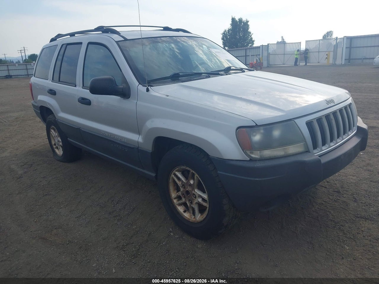 1J4GW48S84C****** · 2004 JEEP GRAND CHEROKEE LAREDO