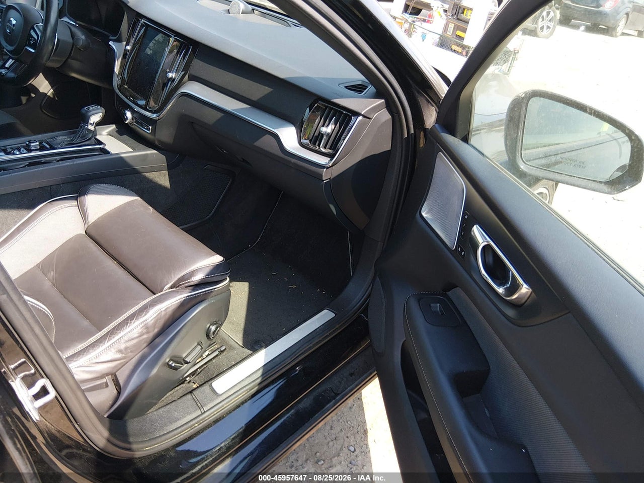 2019 VOLVO S60 T6 R-DESIGN · 5/11