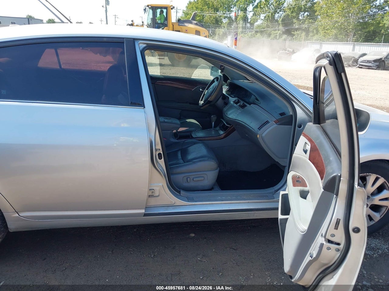 2010 TOYOTA AVALON XLS · 5/11