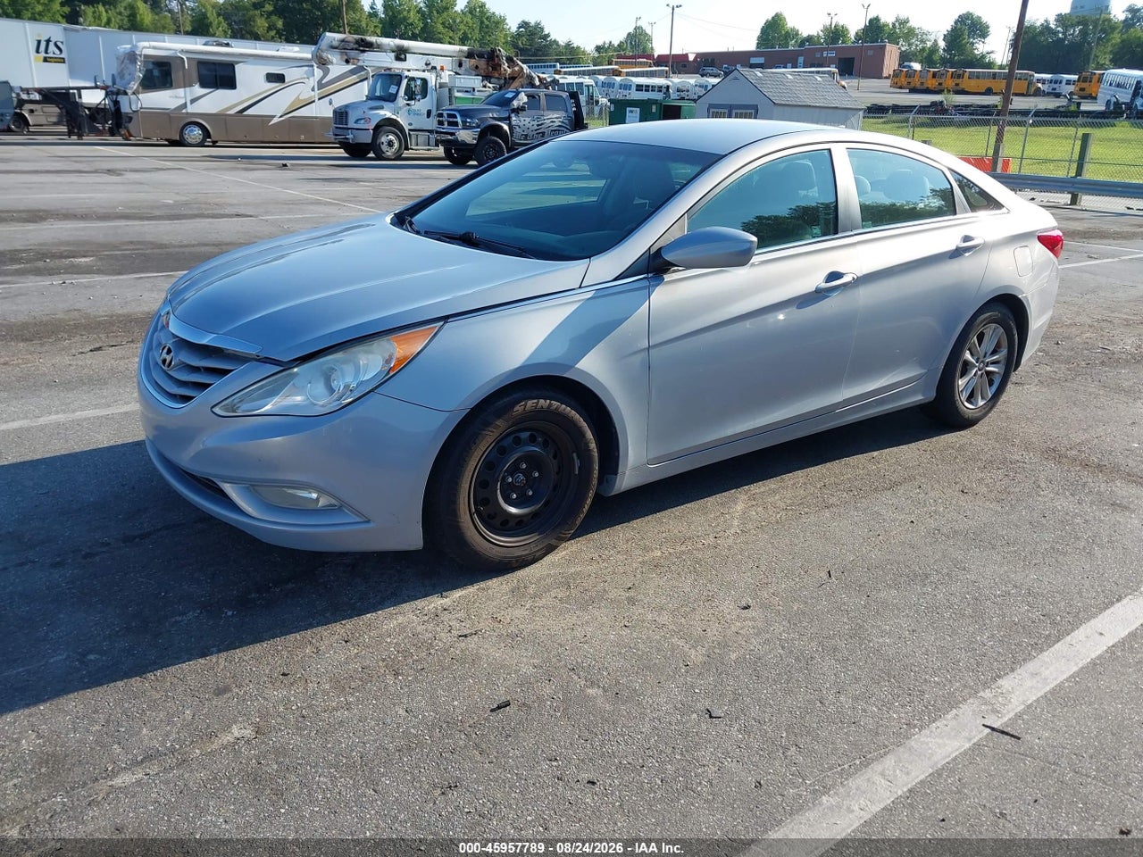 2013 HYUNDAI SONATA GLS · 2/11