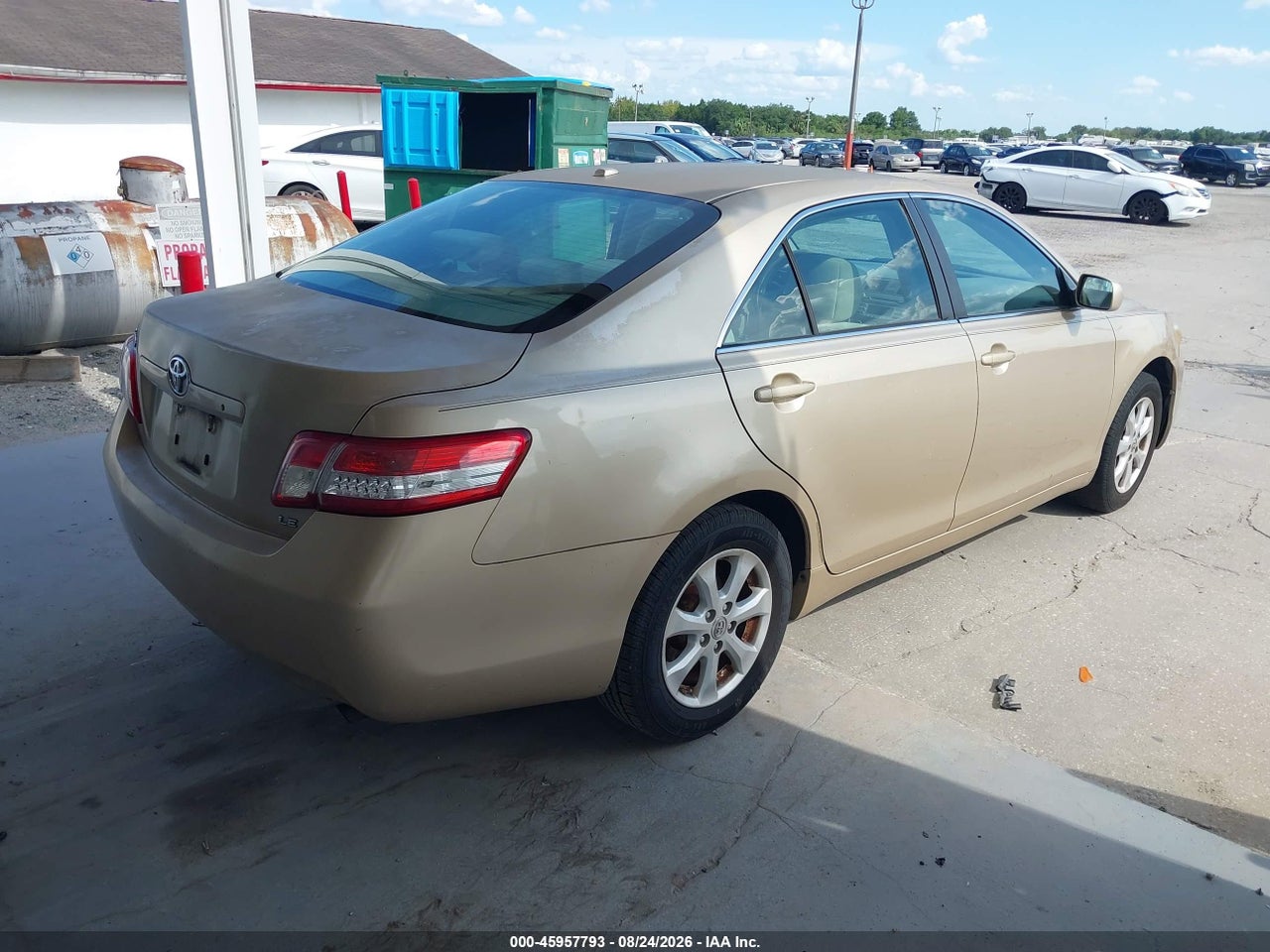 2011 TOYOTA CAMRY LE · 4/11